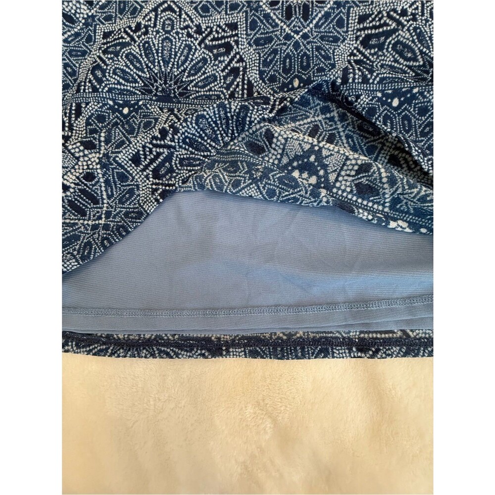 Chico’s Blue Geometric Kaleidoscope Print Mesh Lined Top Size 1 Long Sleeve - Picture 10 of 12